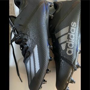 Men’s 13.5 football cleats new and never worn
